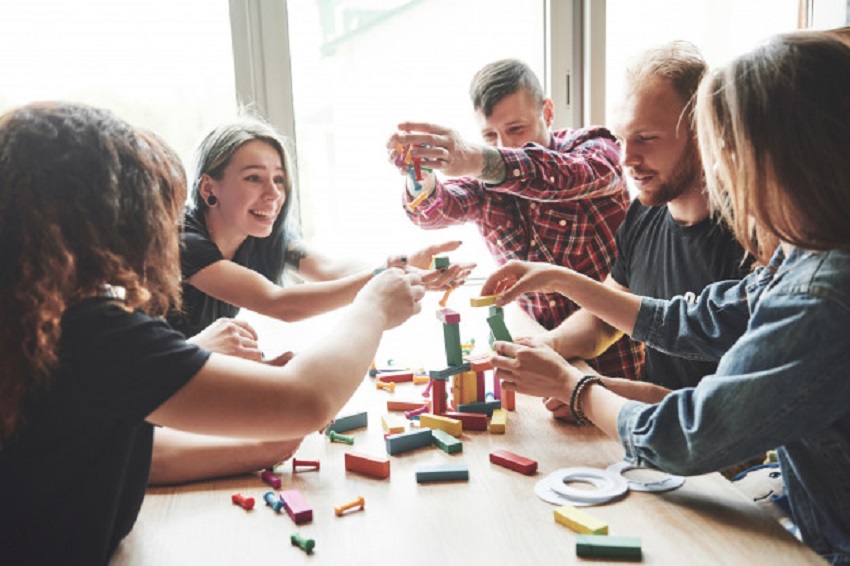 Evde Keyifli Vakitler Geçirmenize Yardımcı Olacak Kutu Oyunları
